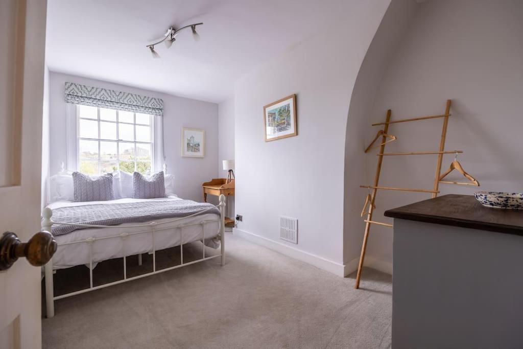 Beautiful & Spacious Retreat In Winchester Extérieur photo