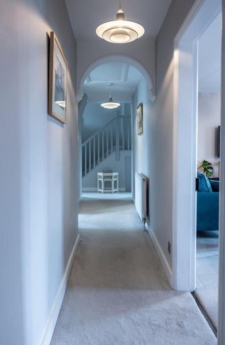 Beautiful & Spacious Retreat In Winchester Extérieur photo
